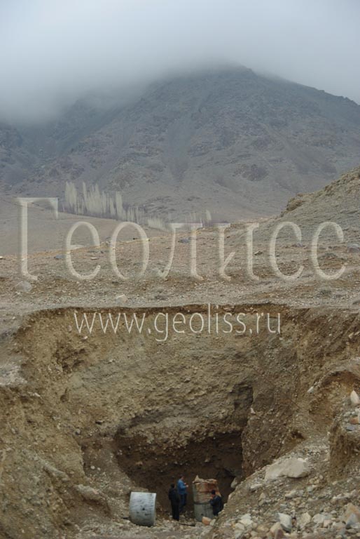 Поиск воды в Таджикистане. Старый колодец, выкопанный наугад